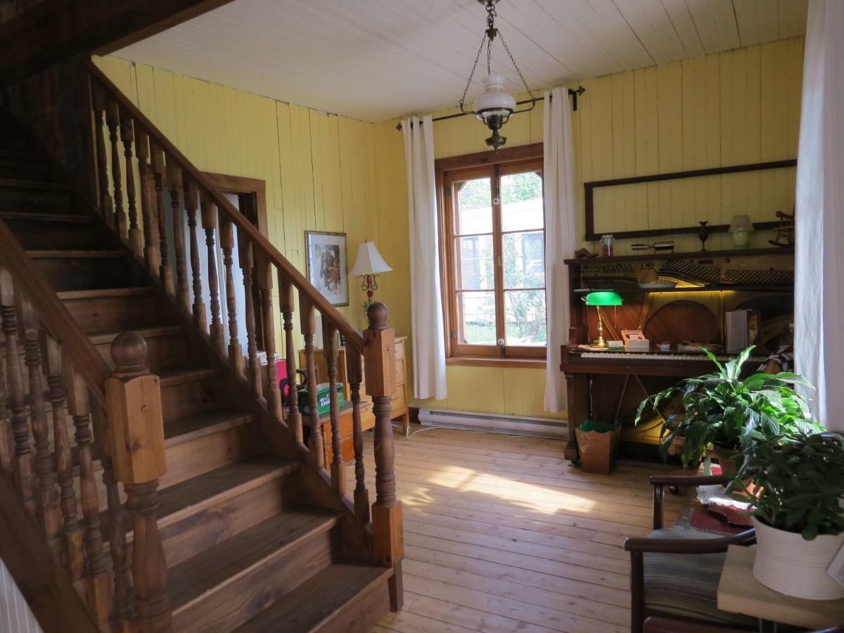 La Vieille Maison Rouge Saint-Tite Екстер'єр фото