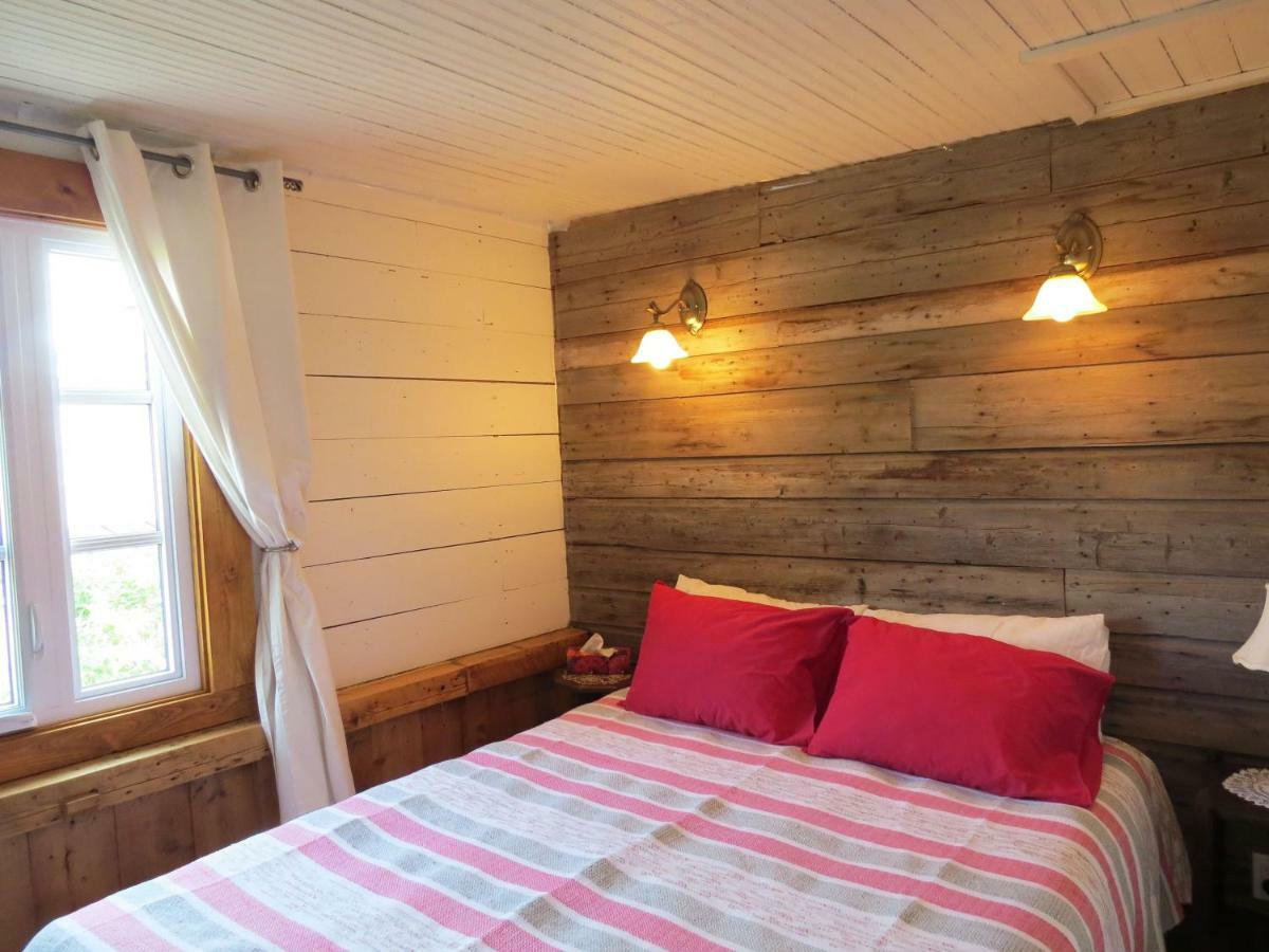 La Vieille Maison Rouge Saint-Tite Екстер'єр фото