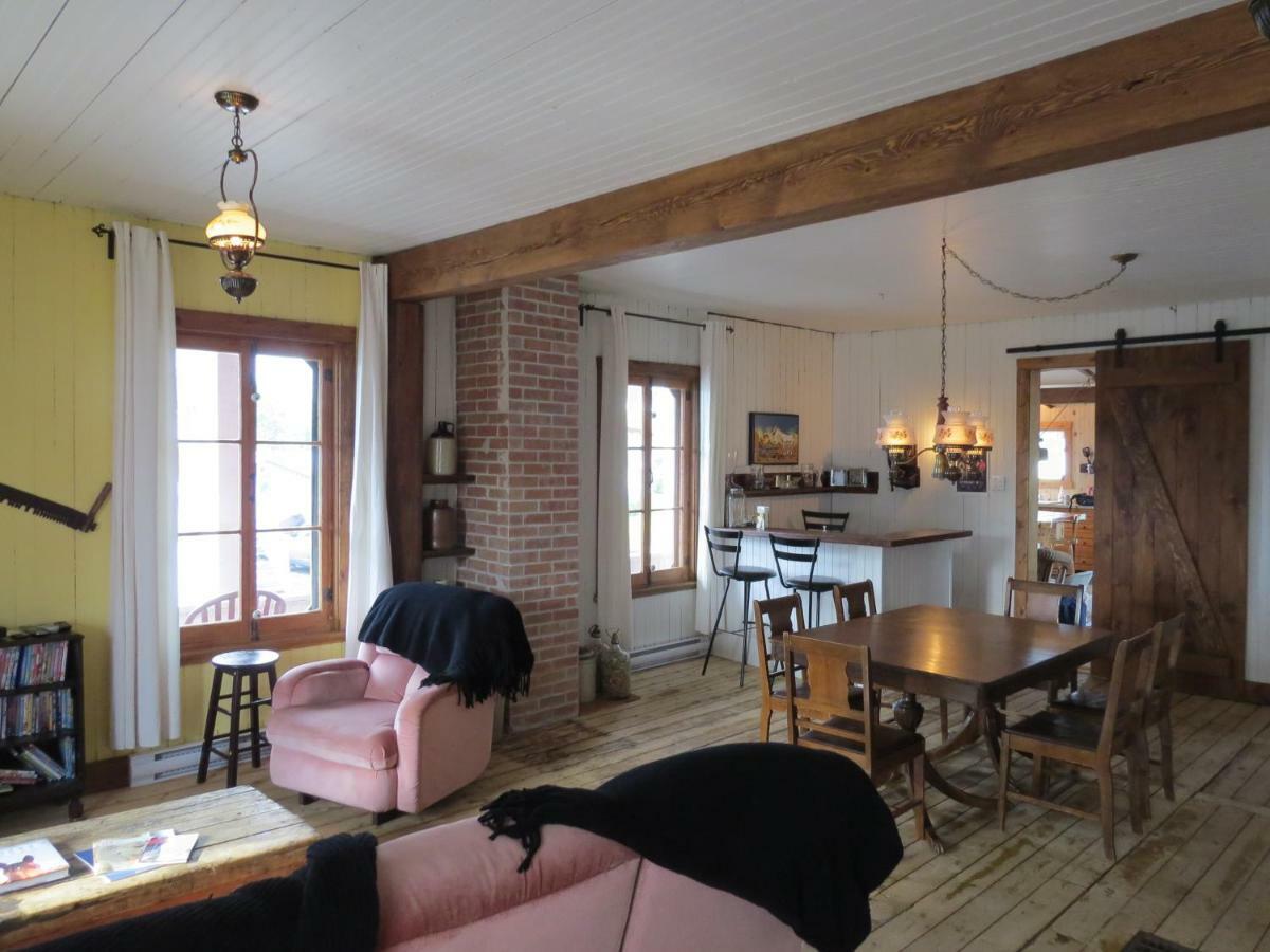 La Vieille Maison Rouge Saint-Tite Екстер'єр фото